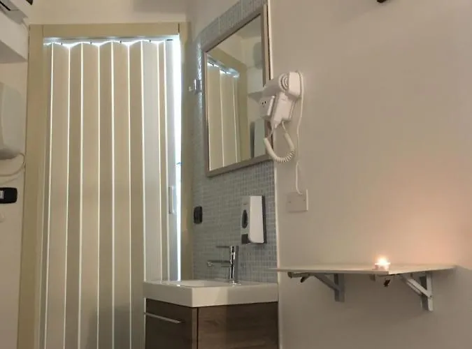 Central Nest Couette-café Naples