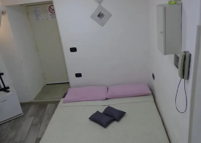 Central Nest 3* Naples