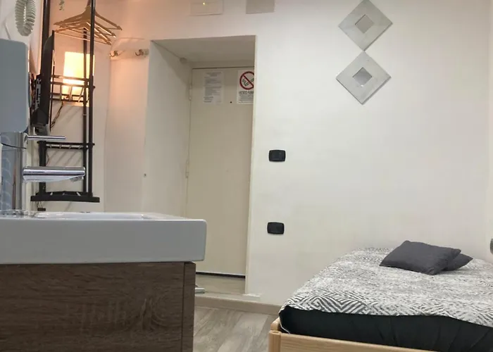 Central Nest Couette-café Naples